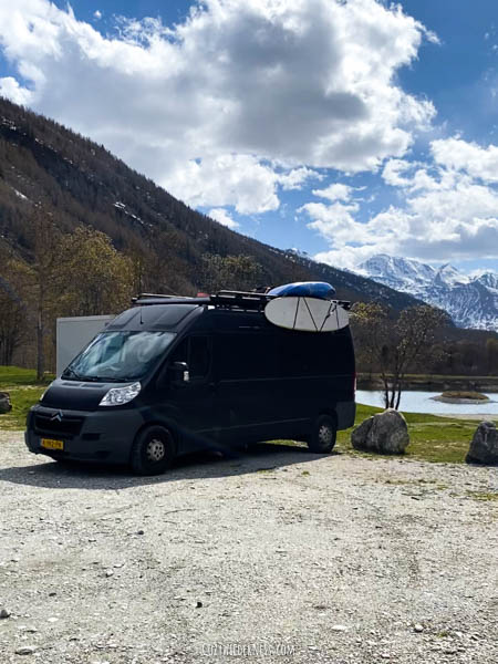 Parking camper/van along the rivers and lakes in France